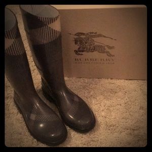 Burberry Big Scale Check Rainboot